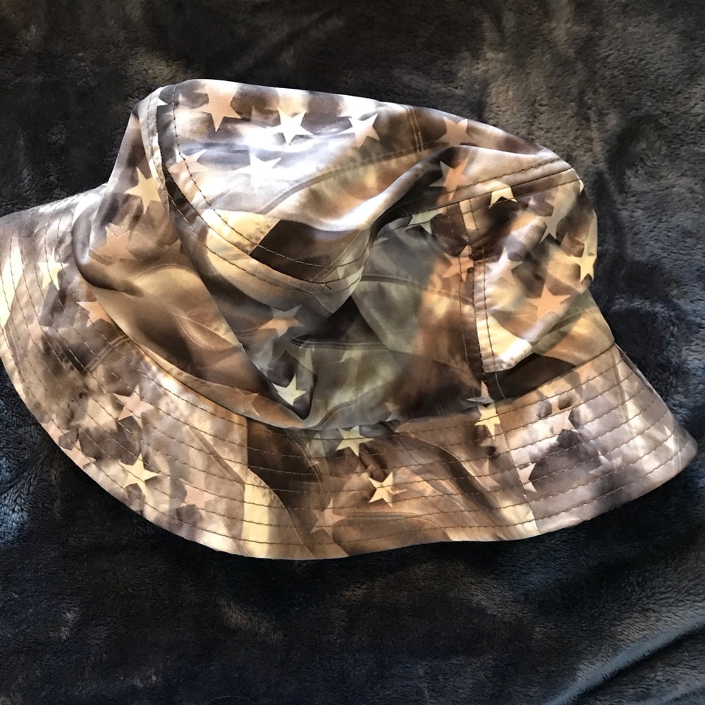 Bucket hat